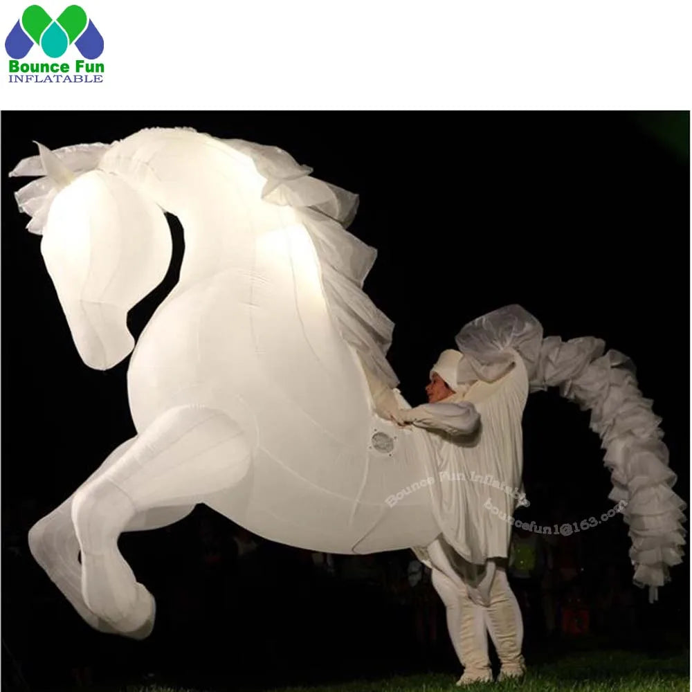 Costume gonflable cheval blanc lumineux vue d'ensemble
