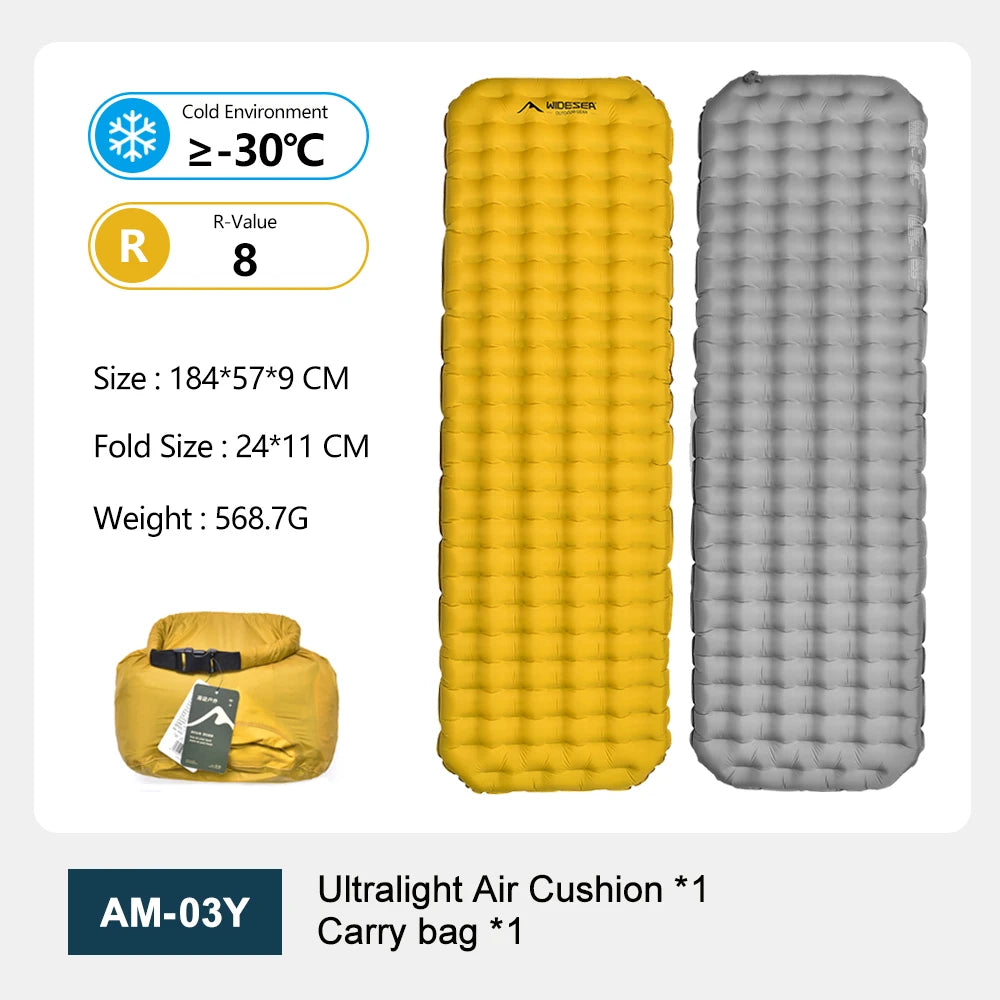 Randonneur utilisant le matelas de camping gonflable isolant