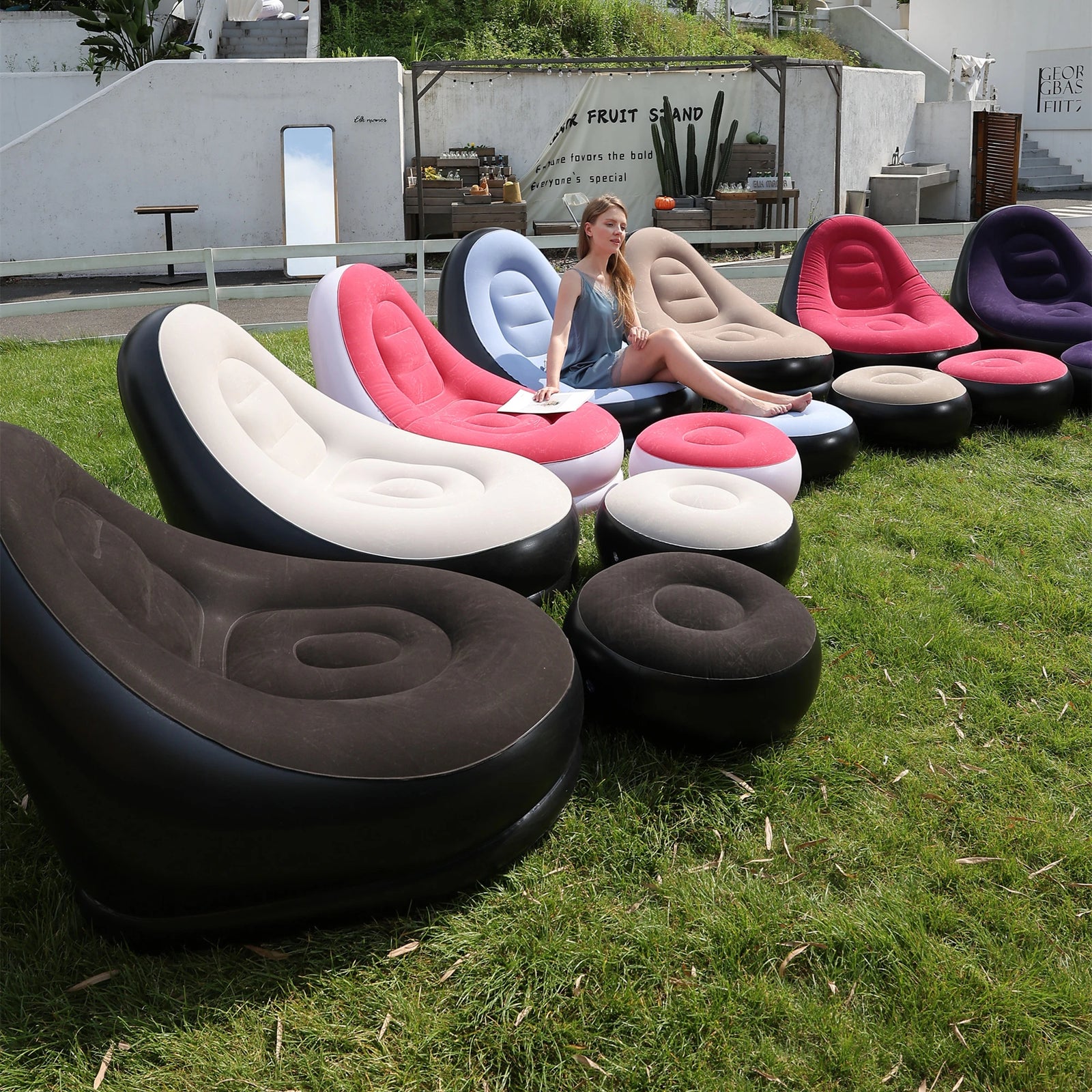 Canapé gonflable paresseux installé au salon
