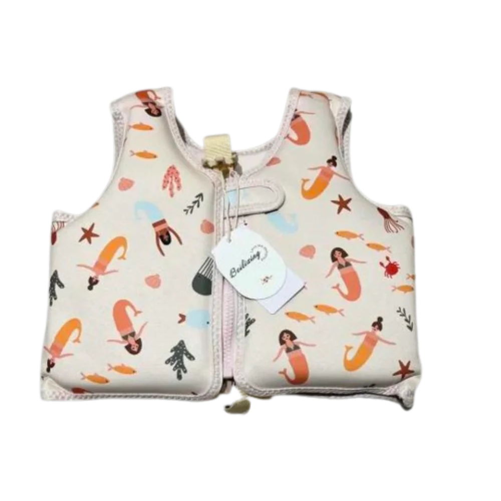 Gilet de flottaison bébé porté lors d'une sortie familiale
