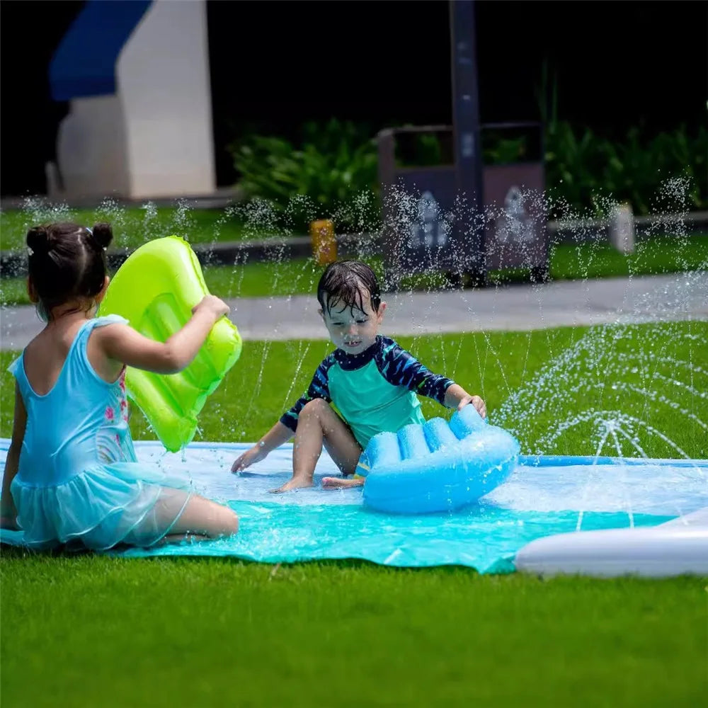 Toboggan aquatique gonflable requin vu de face