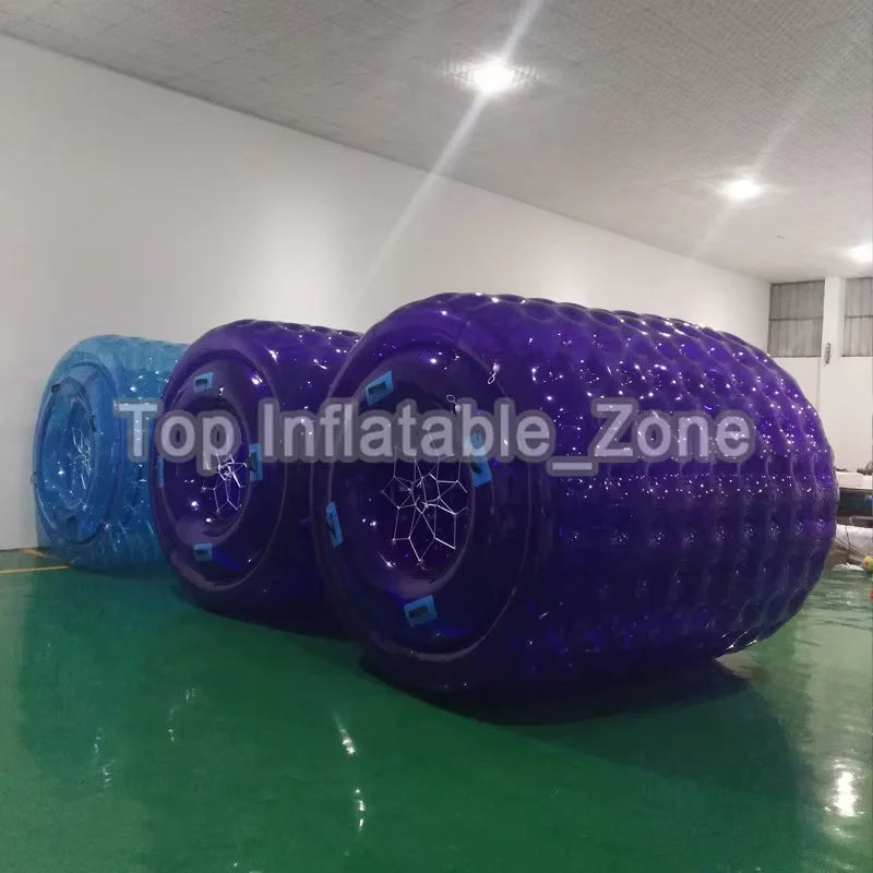Water roller gonflable transparent sur piscine