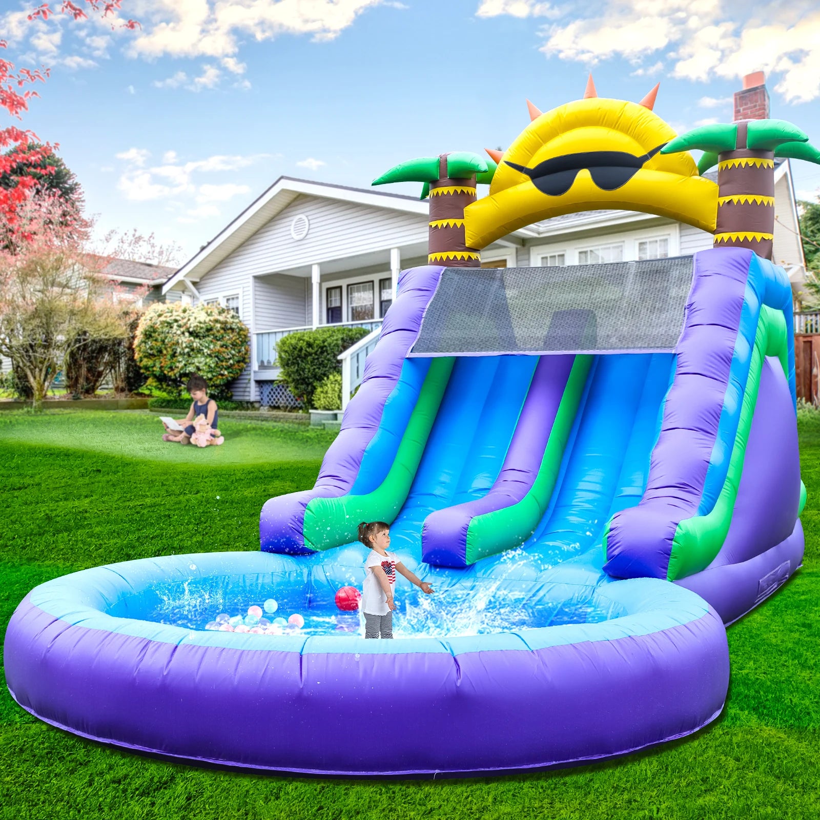 Toboggan aquatique gonflable fleur double installé en extérieur
