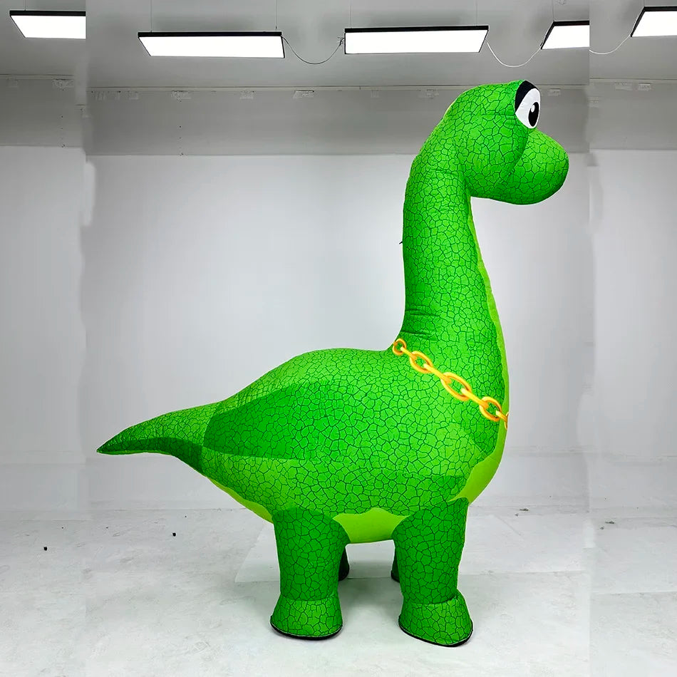 Costume gonflable dinosaure col long porté par un adulte
