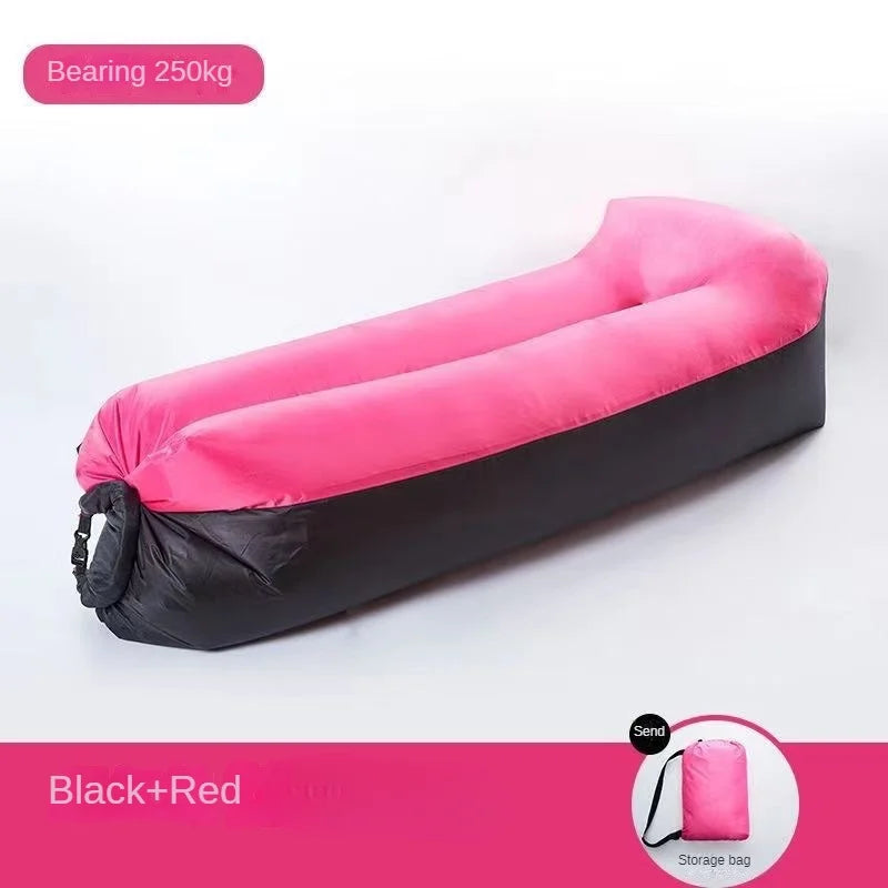 Canapé gonflable chaise longue installé en festival