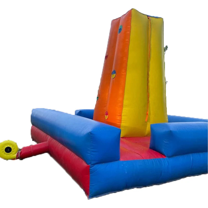 Mini mur d'escalade gonflable installé en jardin