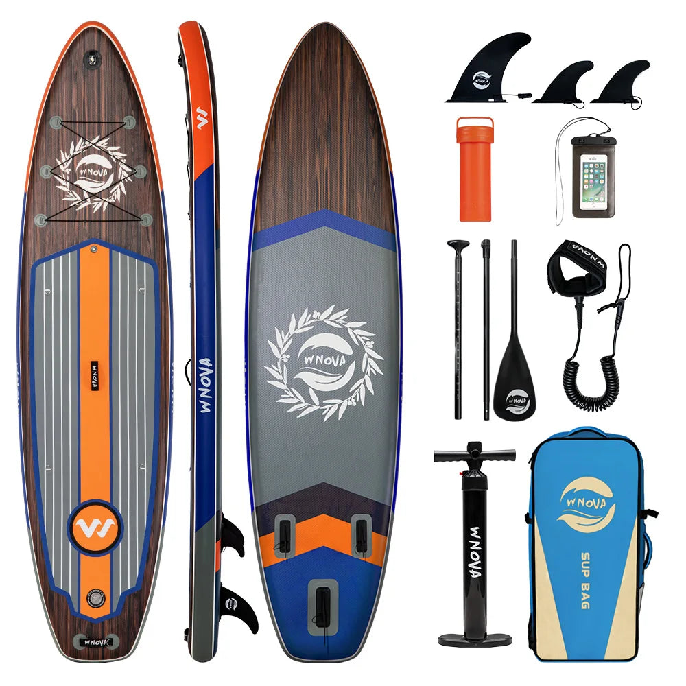 Paddle gonflable prêt à l'emploi sur la plage
