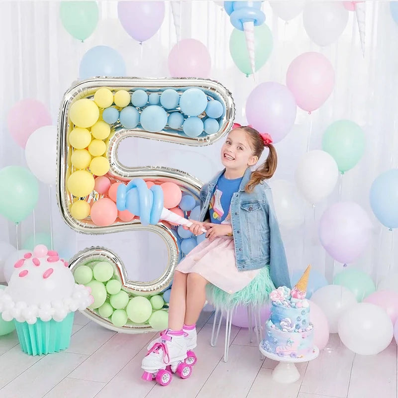 Ballon gonflable chiffre géant installé pour une fête