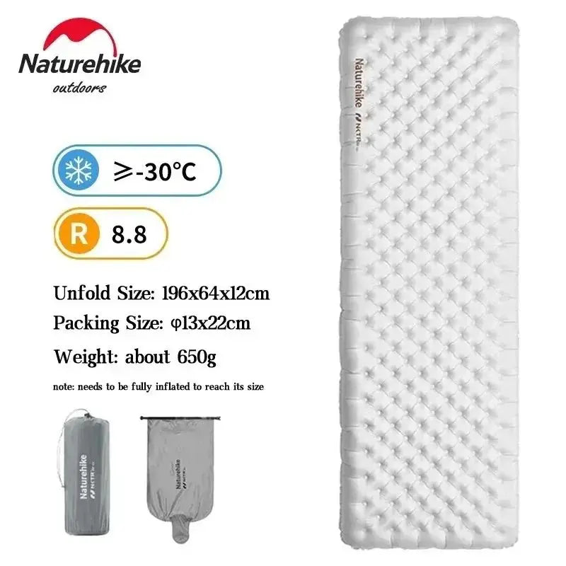 Matelas gonflable ultraléger présenté avec sac de transport