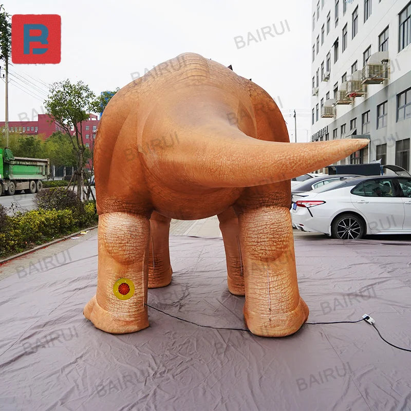 Comparaison des tailles de la décoration gonflable dinosaure
