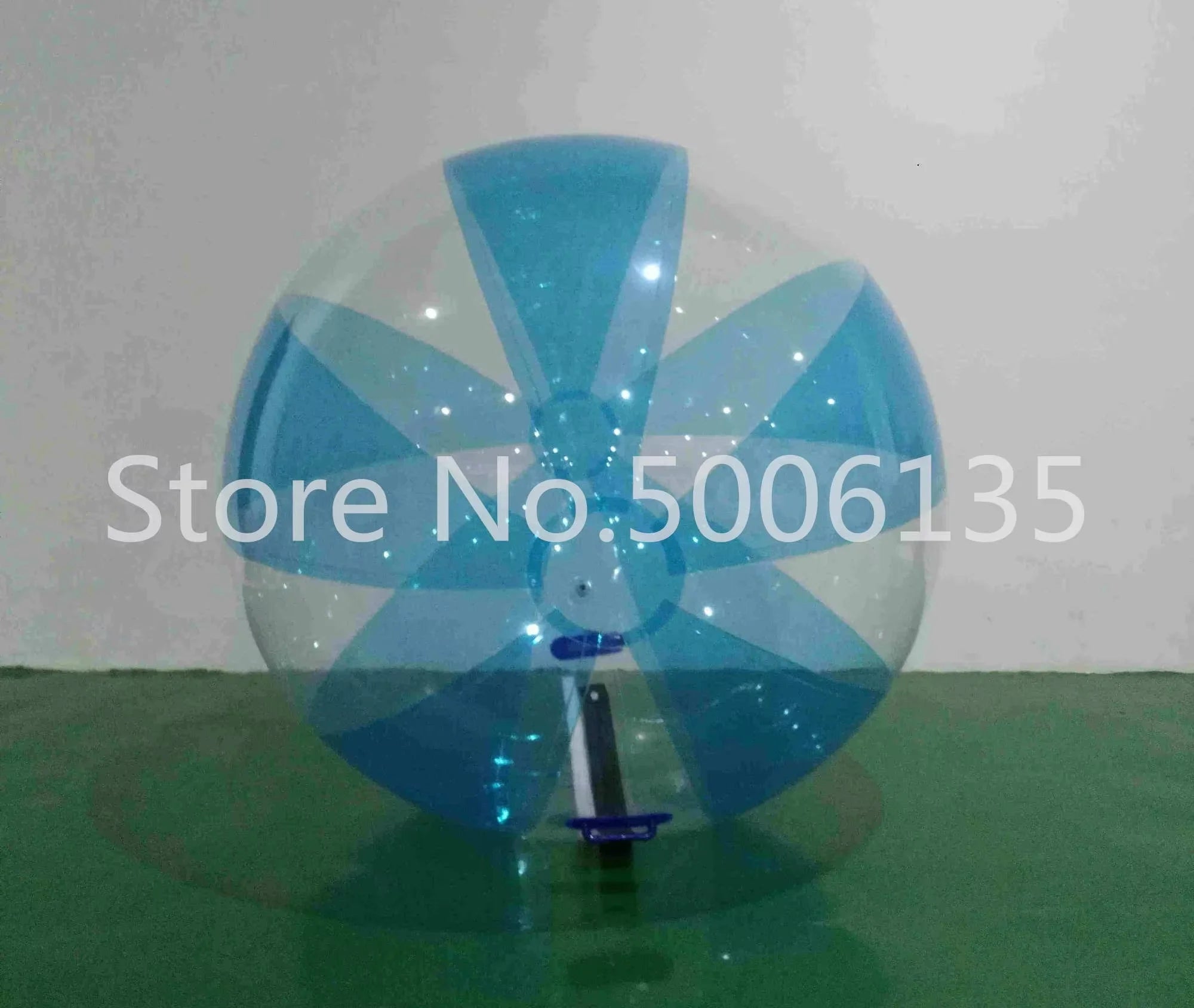 Zorb ball gonflable sur plage privée