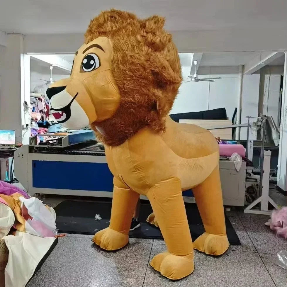 Costume gonflable lion roi 4 pattes vue de face