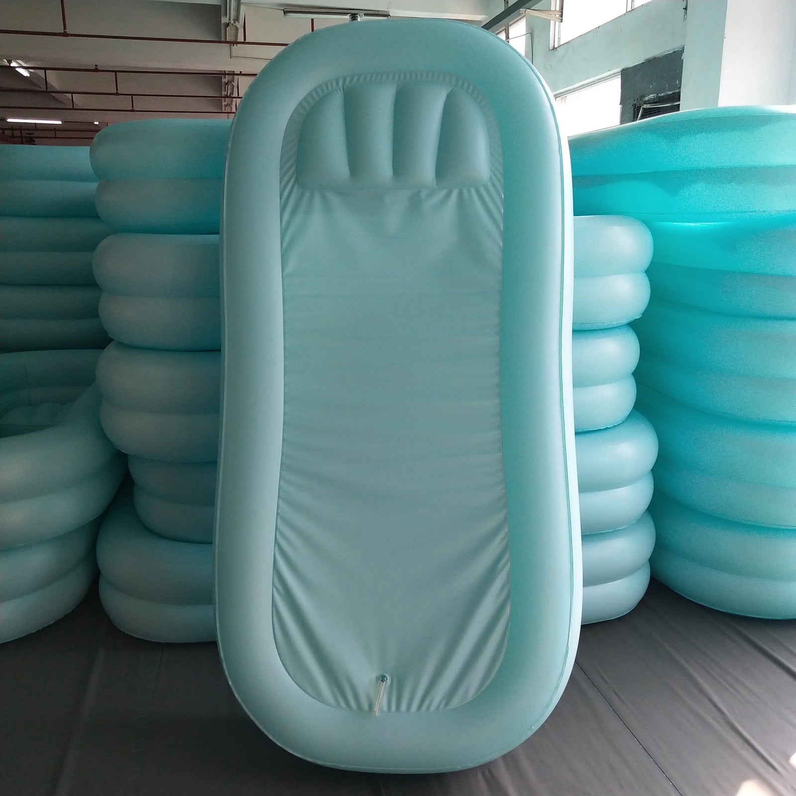 Baignoire gonflable médicale bleu ciel pour soins aux patients