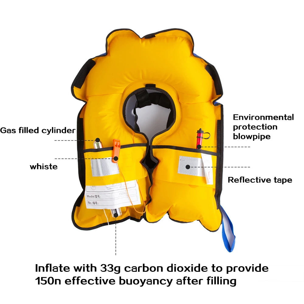 Détail des sangles ajustables du gilet de sauvetage gonflable