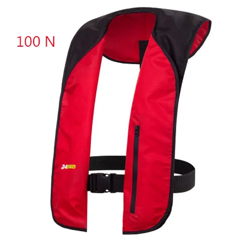 Gilet de sauvetage gonflable présenté sur bateau professionnel
