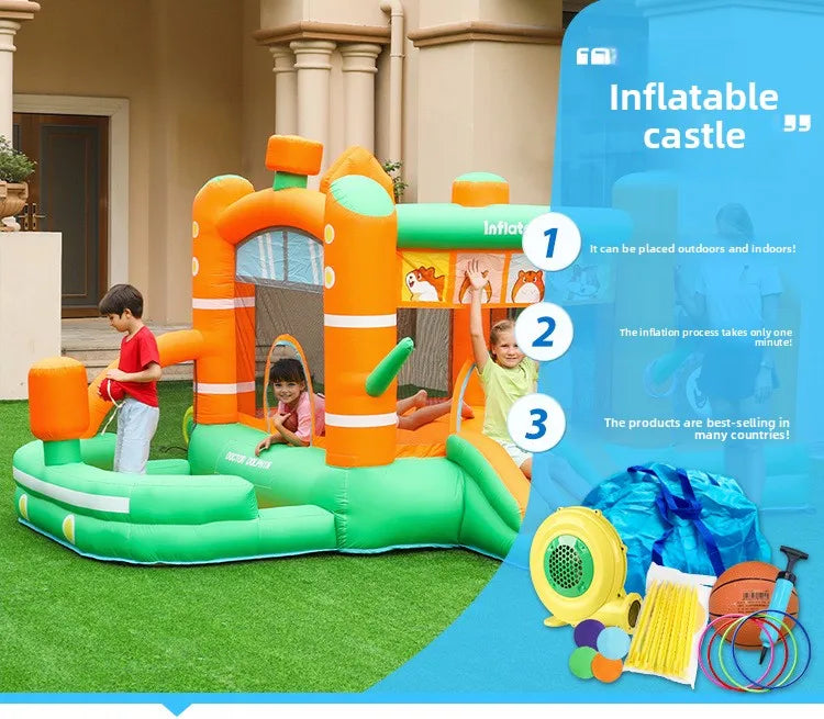 Château gonflable enfants jouant dans la fosse à balles