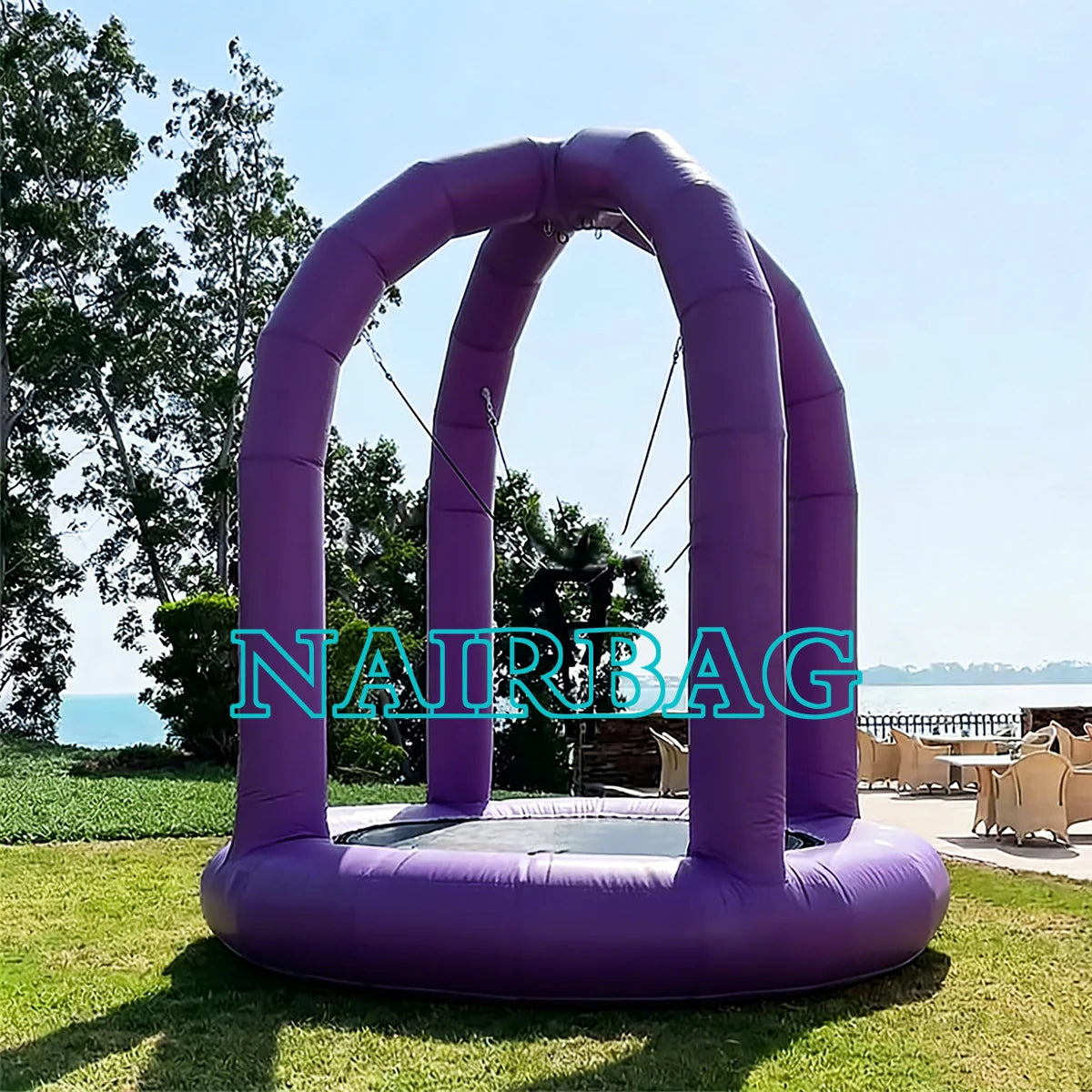 Trampoline gonflable saut élastique utilisé lors d'un événement