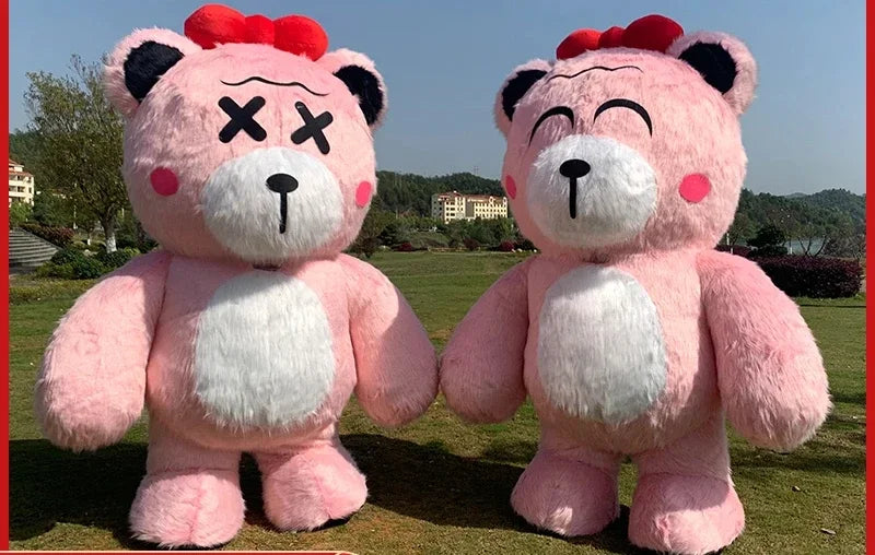 Costume gonflable ours peluche rose porté en intérieur
