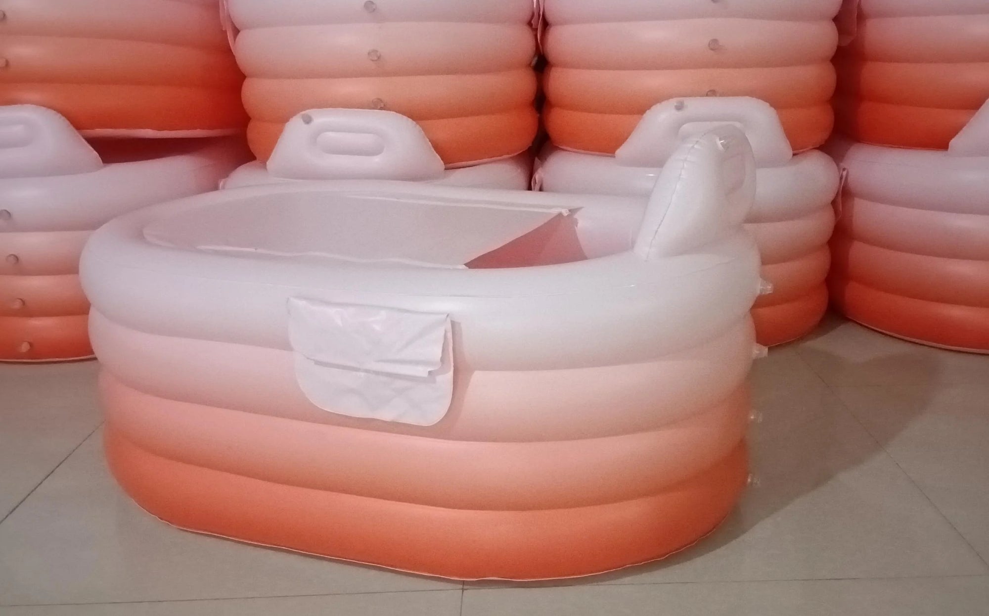 Baignoire gonflable domestique pliée pour le transport