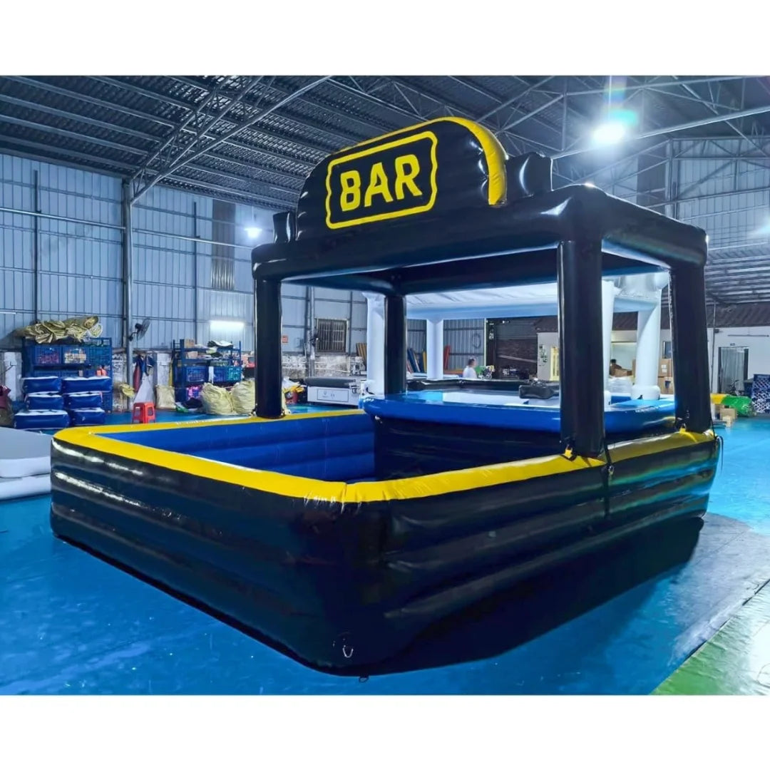 Bar gonflable piscine flottant sur l'eau