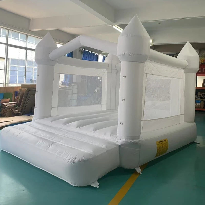 Château gonflable blanc avec toboggan 4 × 3 m déployé