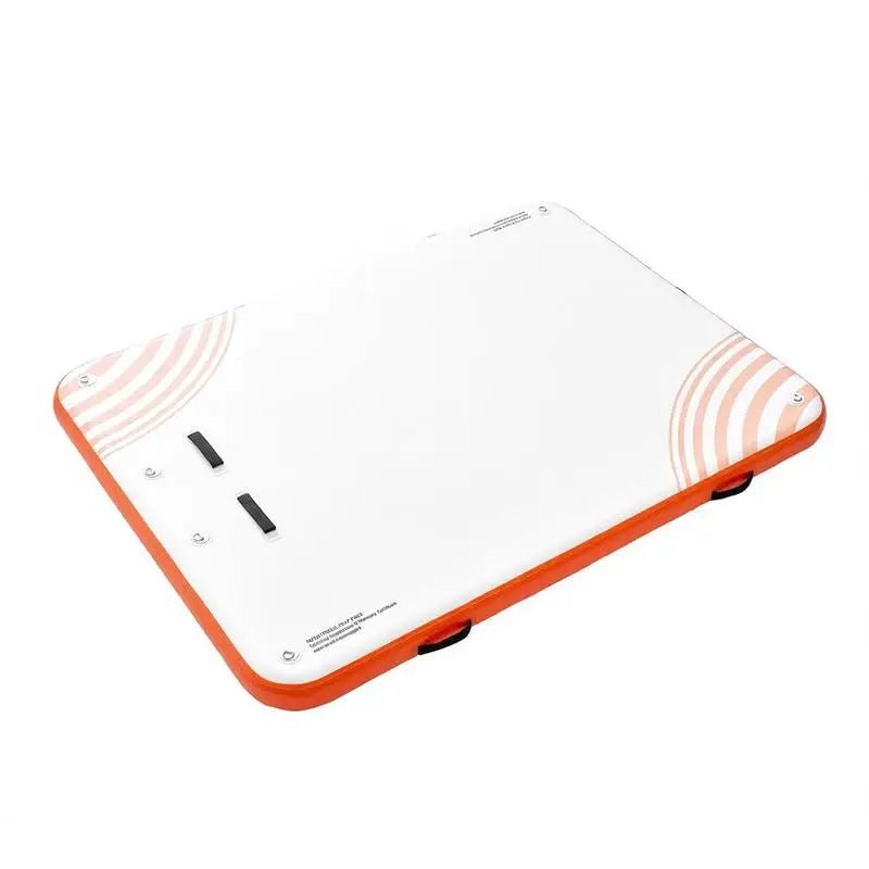 Plateforme flottante gonflable en piscine