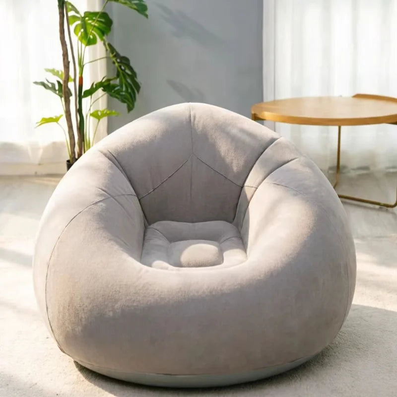 Canape gonflable rond gris utilise au camping
