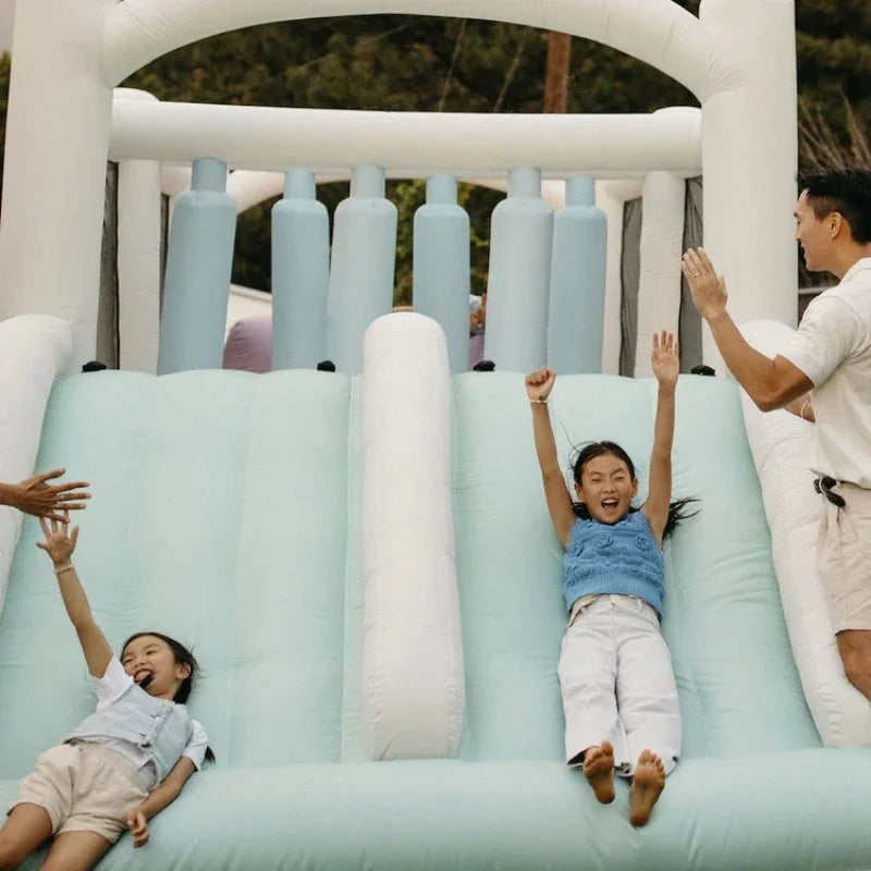 Aire de jeux gonflable piscine à balles et toboggan