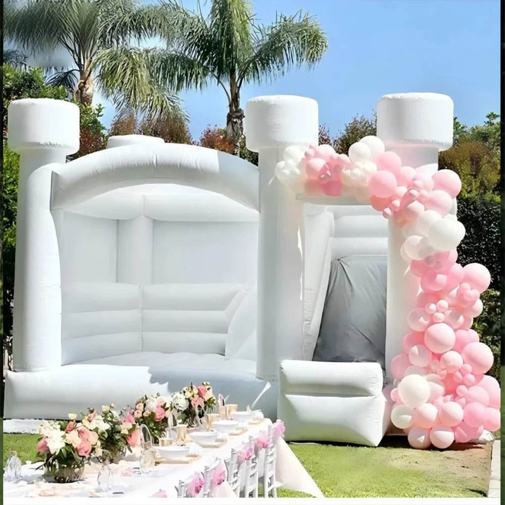 Château gonflable blanc taille 4x4m vue latérale