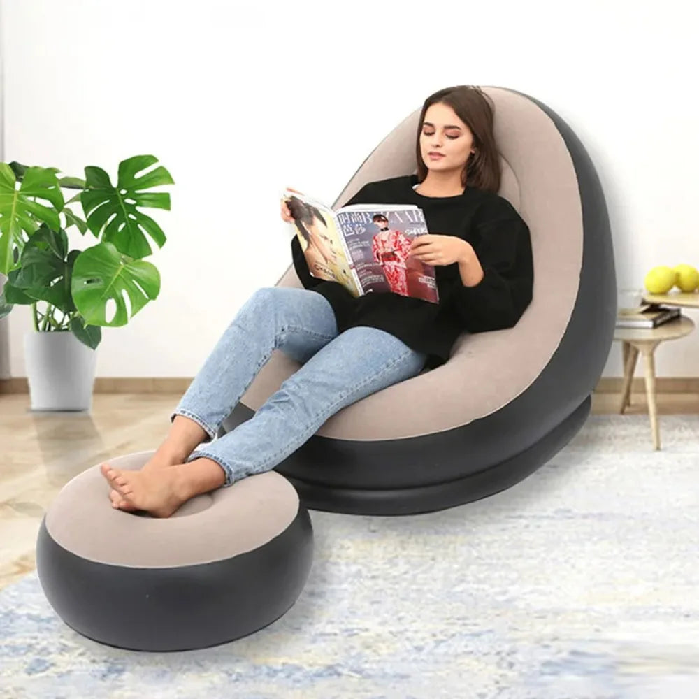 Canapé gonflable paresseux installé dans un salon moderne