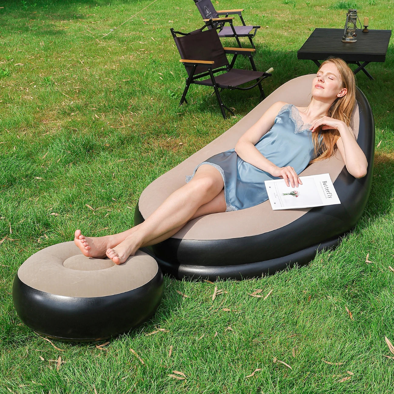 Canape gonflable rouge avec repose-pieds