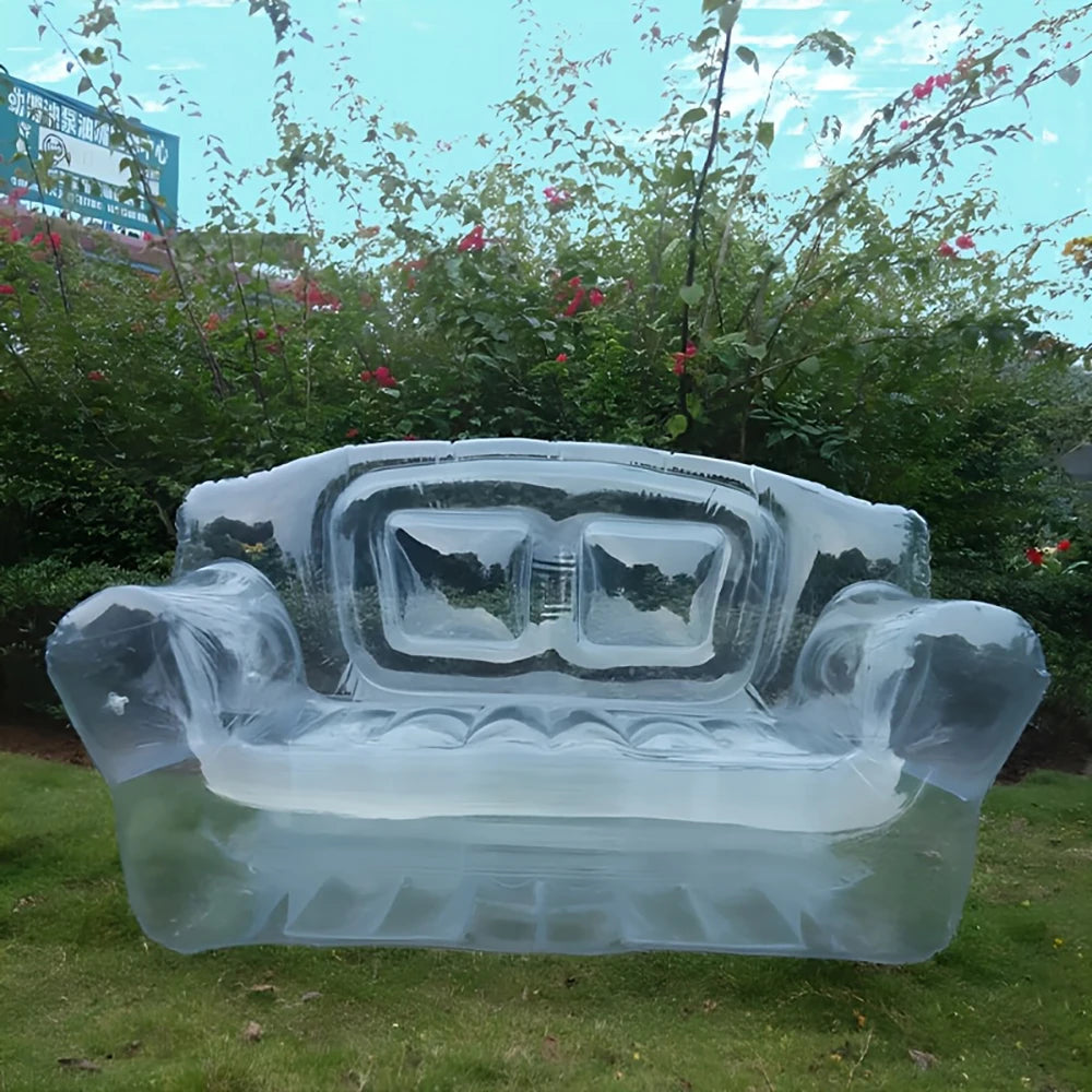 Canapé gonflable transparent installé sur une terrasse