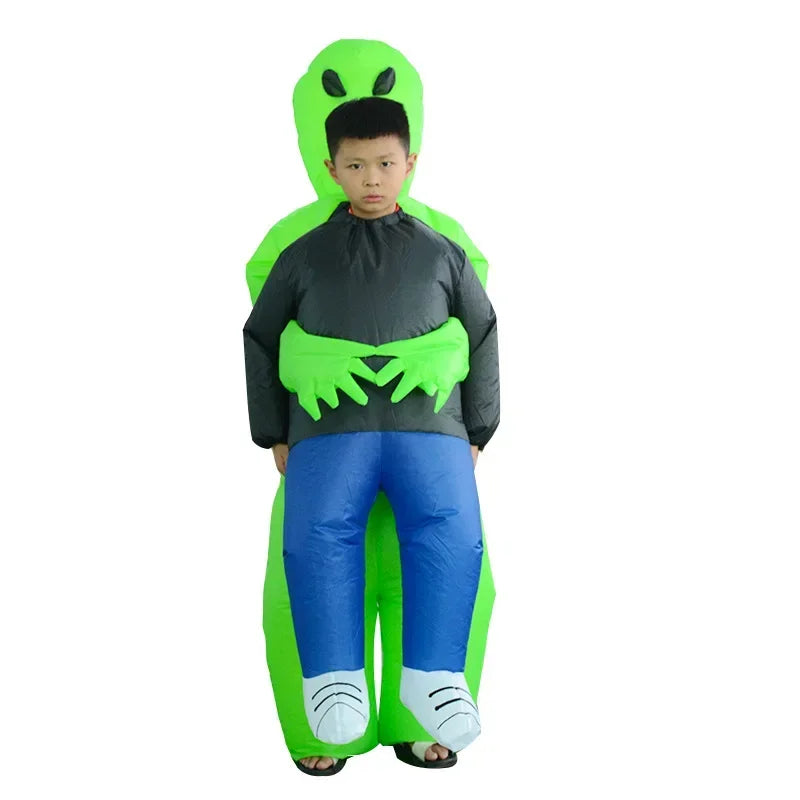 Costume gonflable alien porté par un adulte