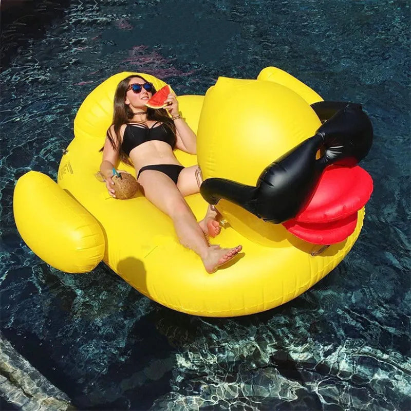 Bouée gonflable canard piscine vue d'ensemble