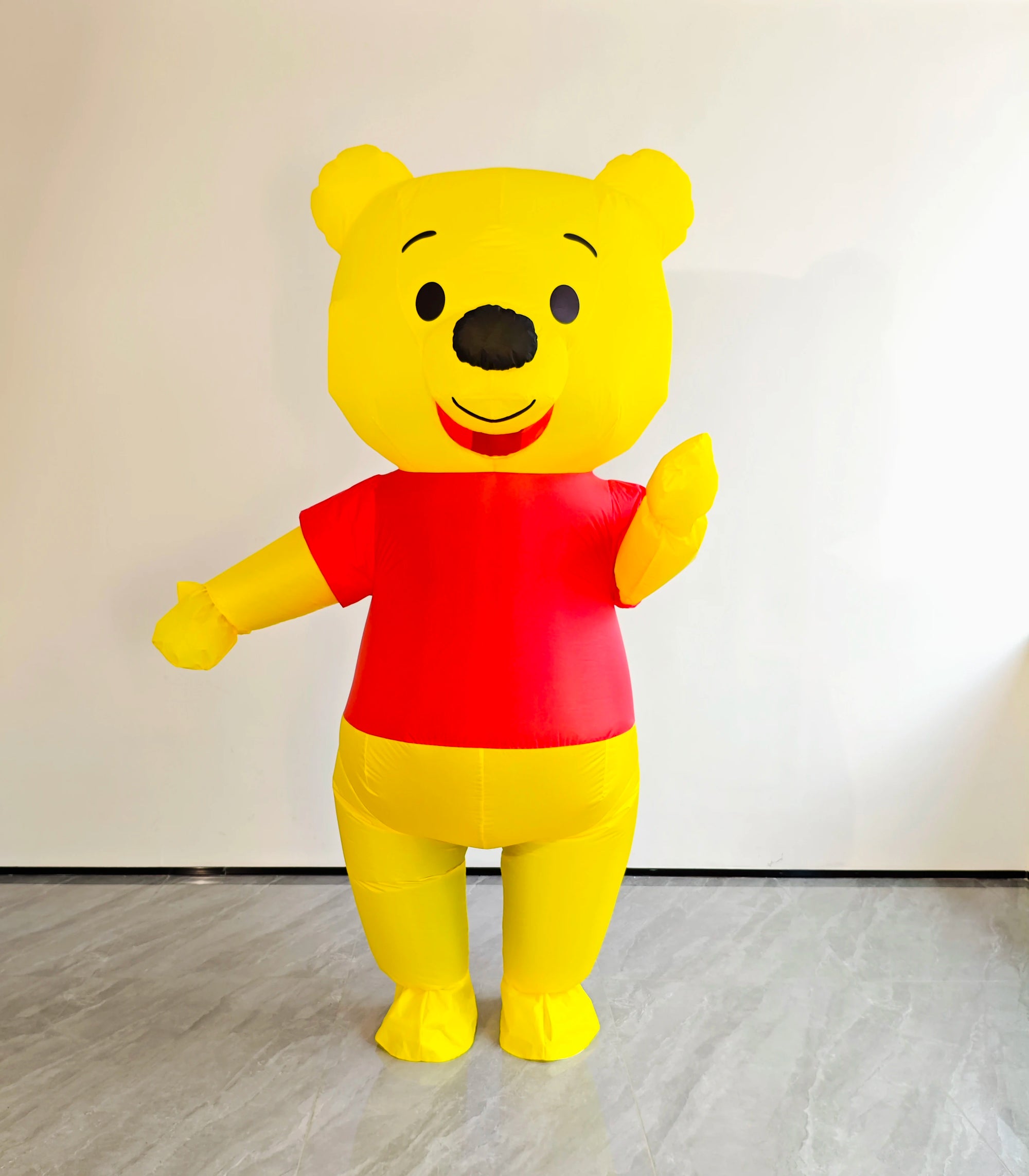 Costume gonflable mascotte porté lors d'un enterrement de vie de garçon