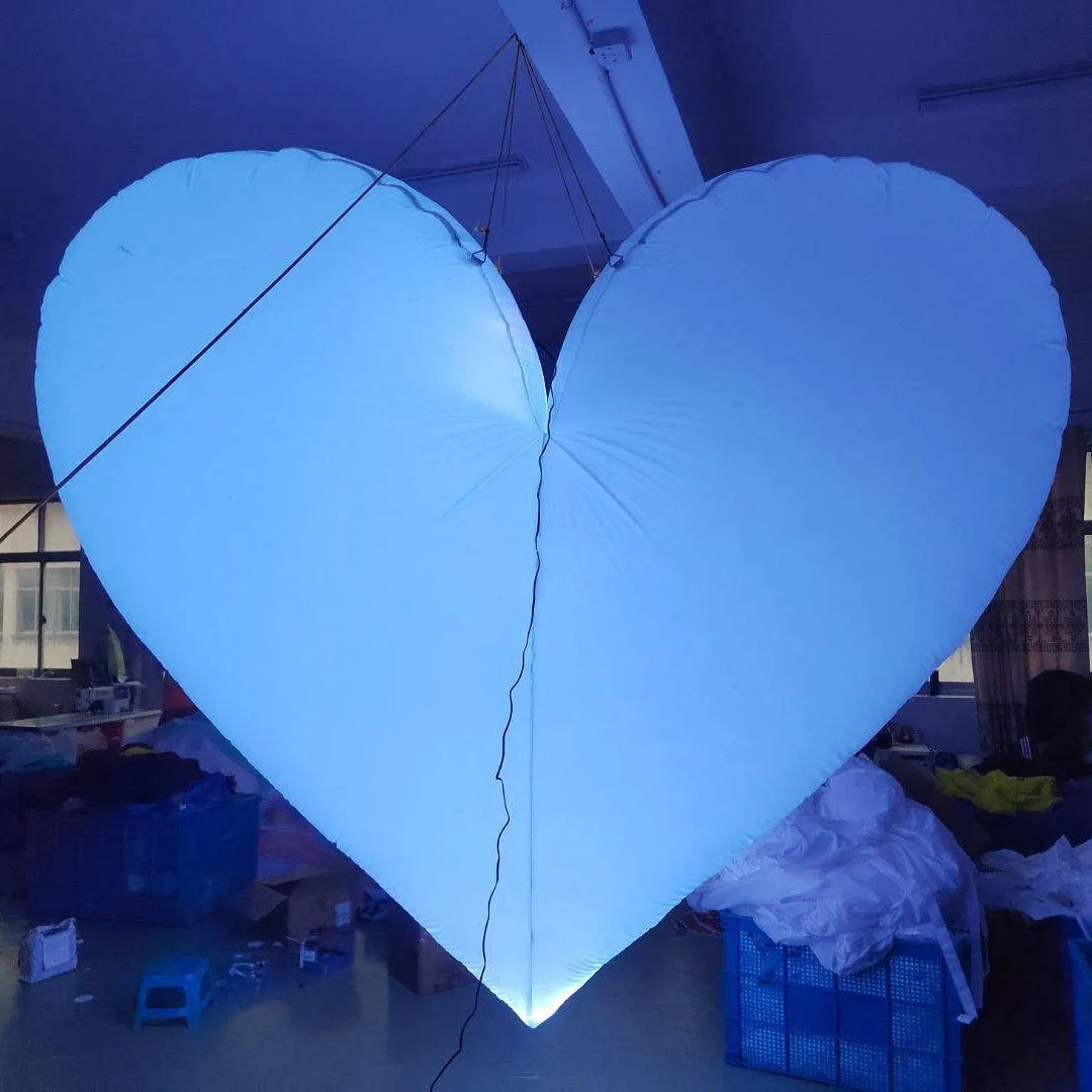 Détail de l'éclairage LED du coeur gonflable