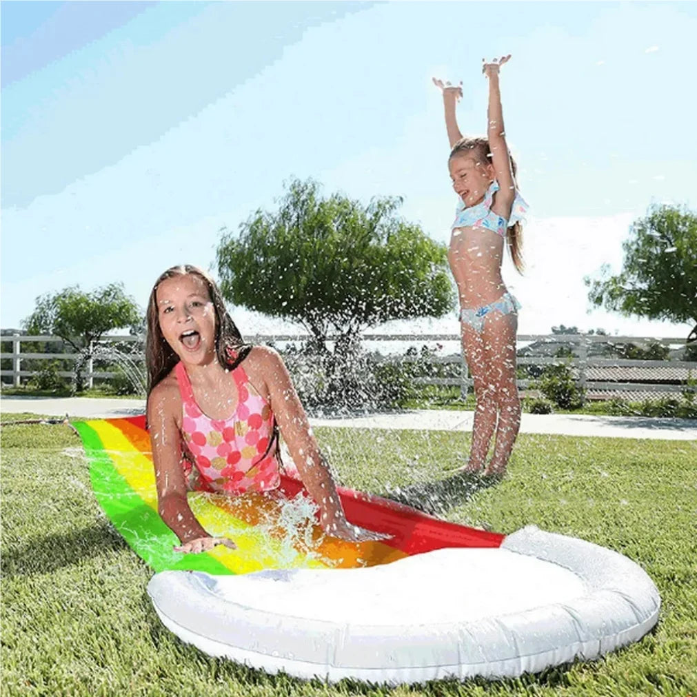 Tapis de glisse aquatique avec pulvérisation d'eau