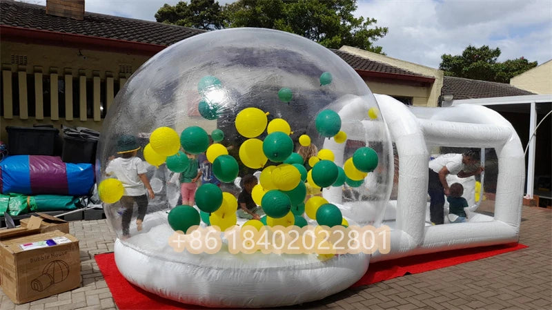 Bulle gonflable transparente blanche installée en extérieur