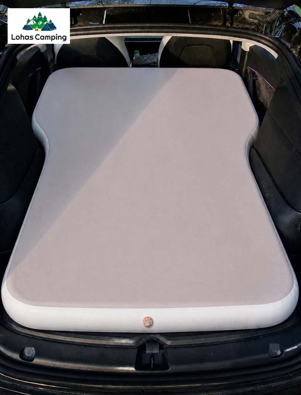 Matelas gonflable de voiture SUV installé sur la banquette arrière