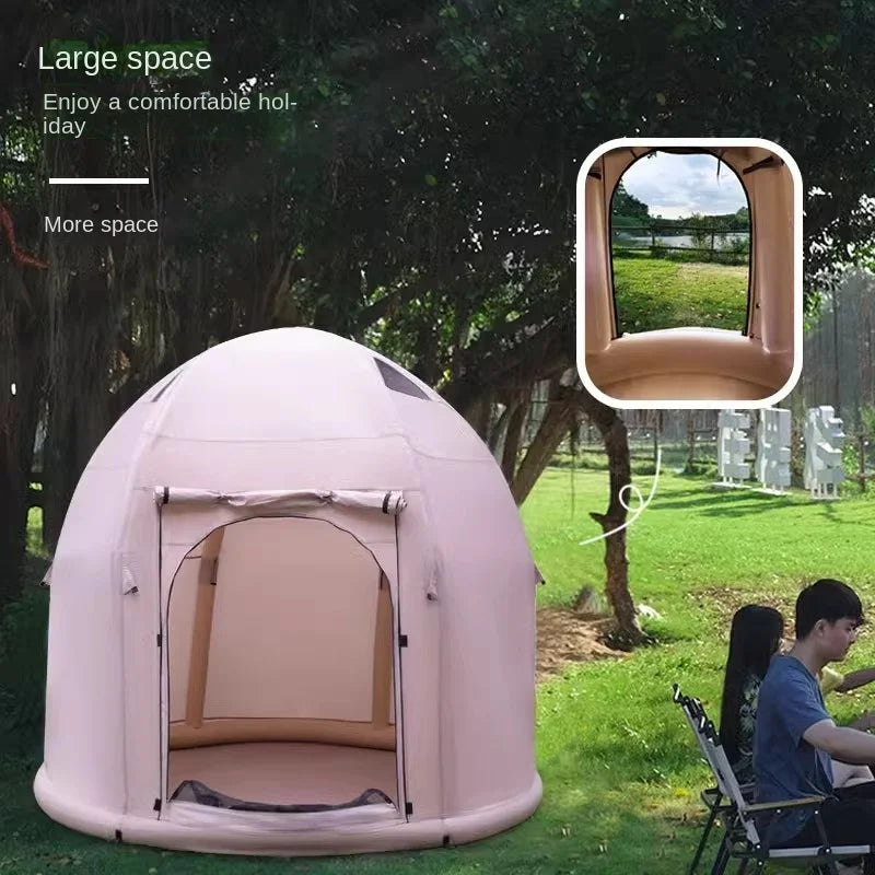 Intérieur spacieux de la tente gonflable camping