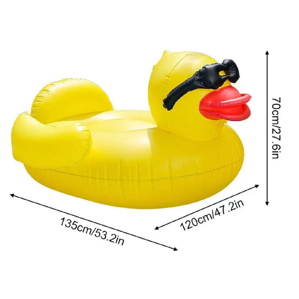 Bouée gonflable canard géante jaune flottant sur une piscine