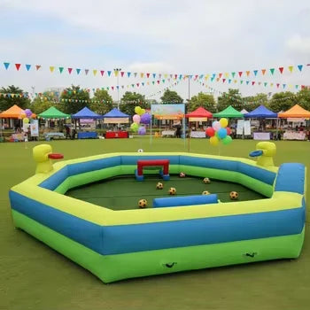 Aire de jeux gonflable avec arche et murs rembourrés vue de face