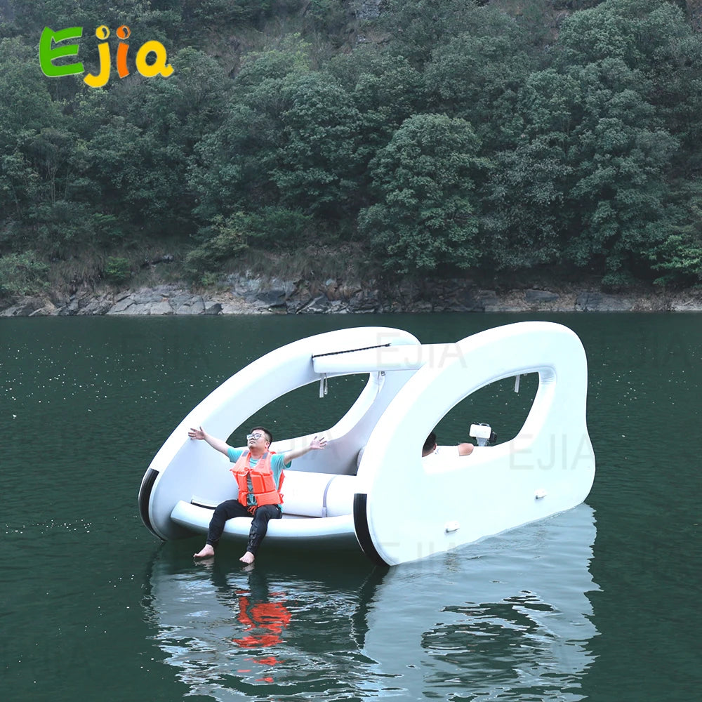 Bateau gonflable solaire replié pour le transport