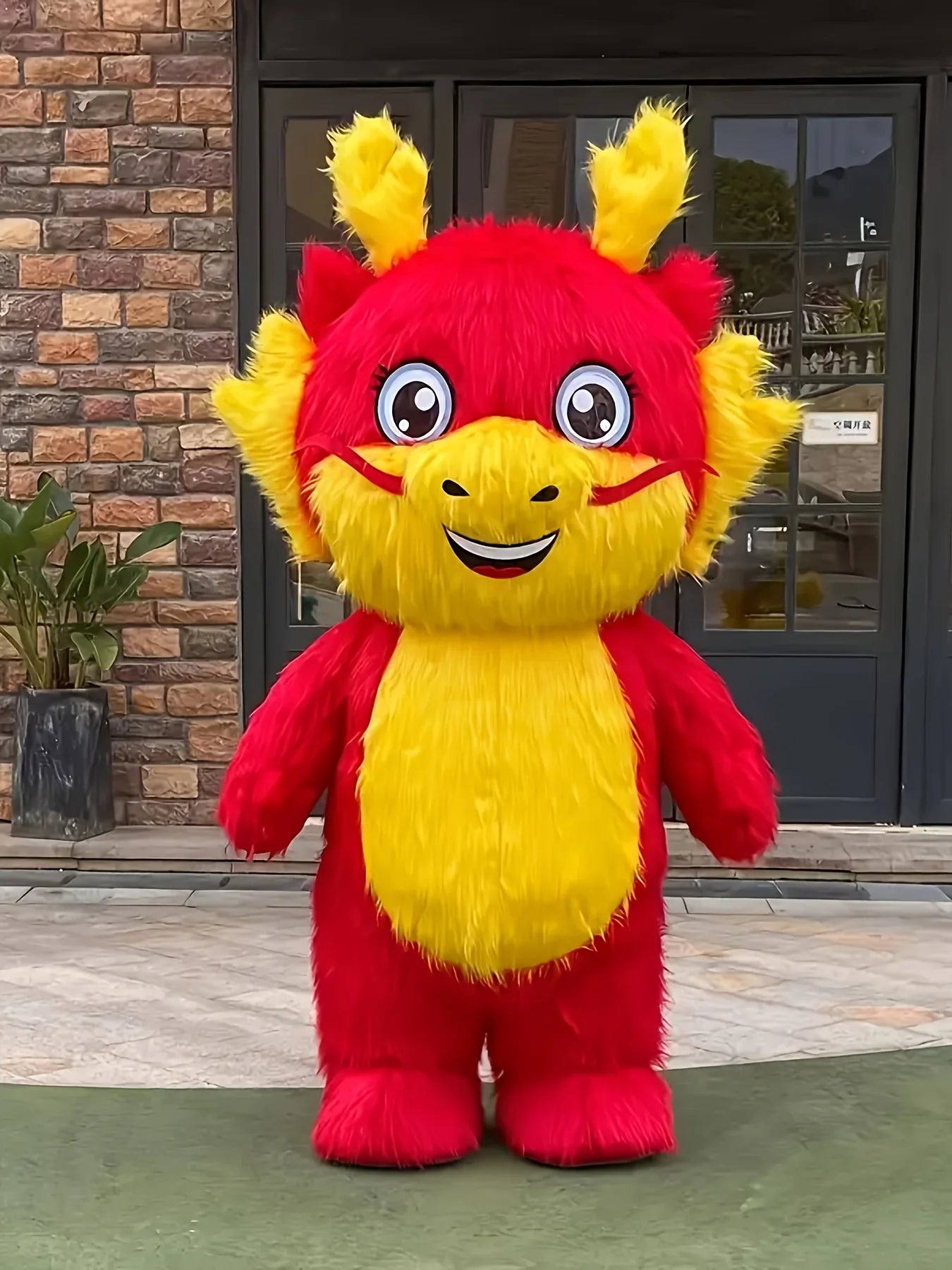 Costume gonflable dragon, vue d'ensemble gonflé