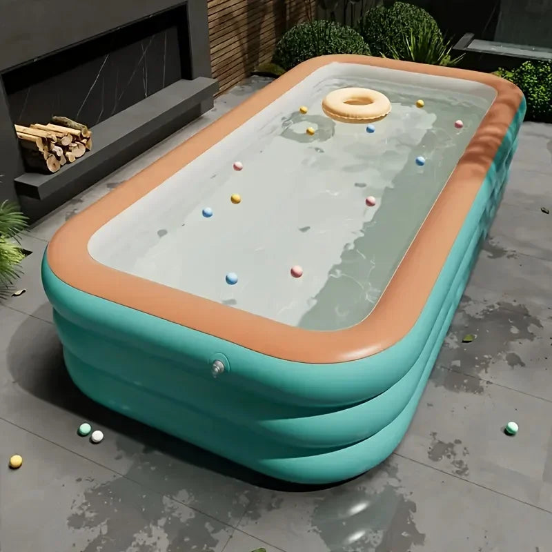 Piscine gonflable pliée pour le rangement
