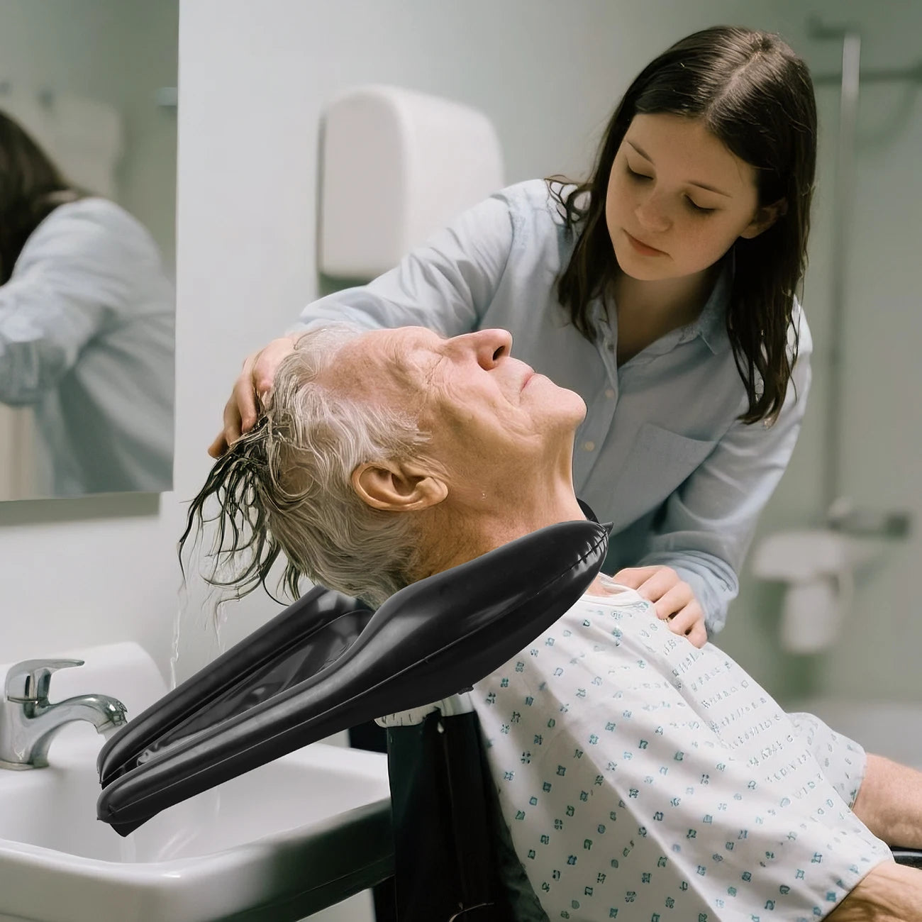 Bassin gonflable lavage cheveux au lit personne âgée