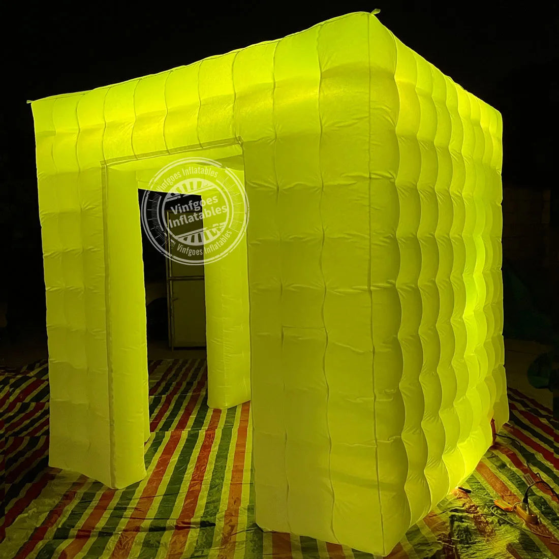 Cabine selfie gonflable installée pour un mariage