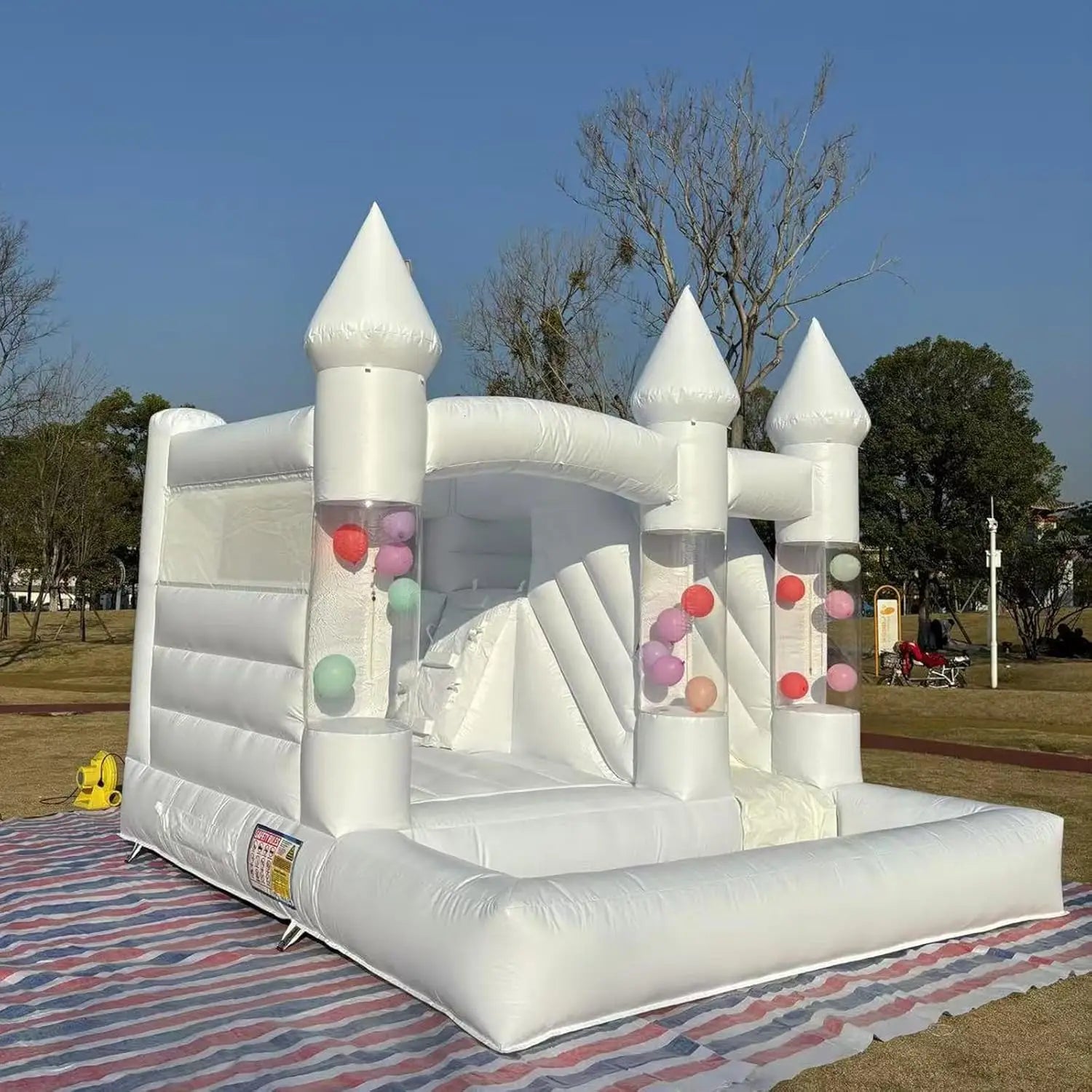 Château gonflable blanc élégant 3,6m pour mariage et cérémonie