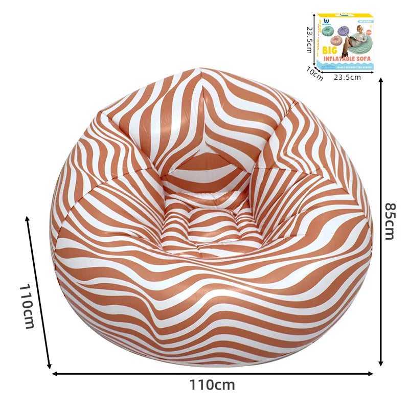 Canapé gonflable PVC en situation d'utilisation extérieure