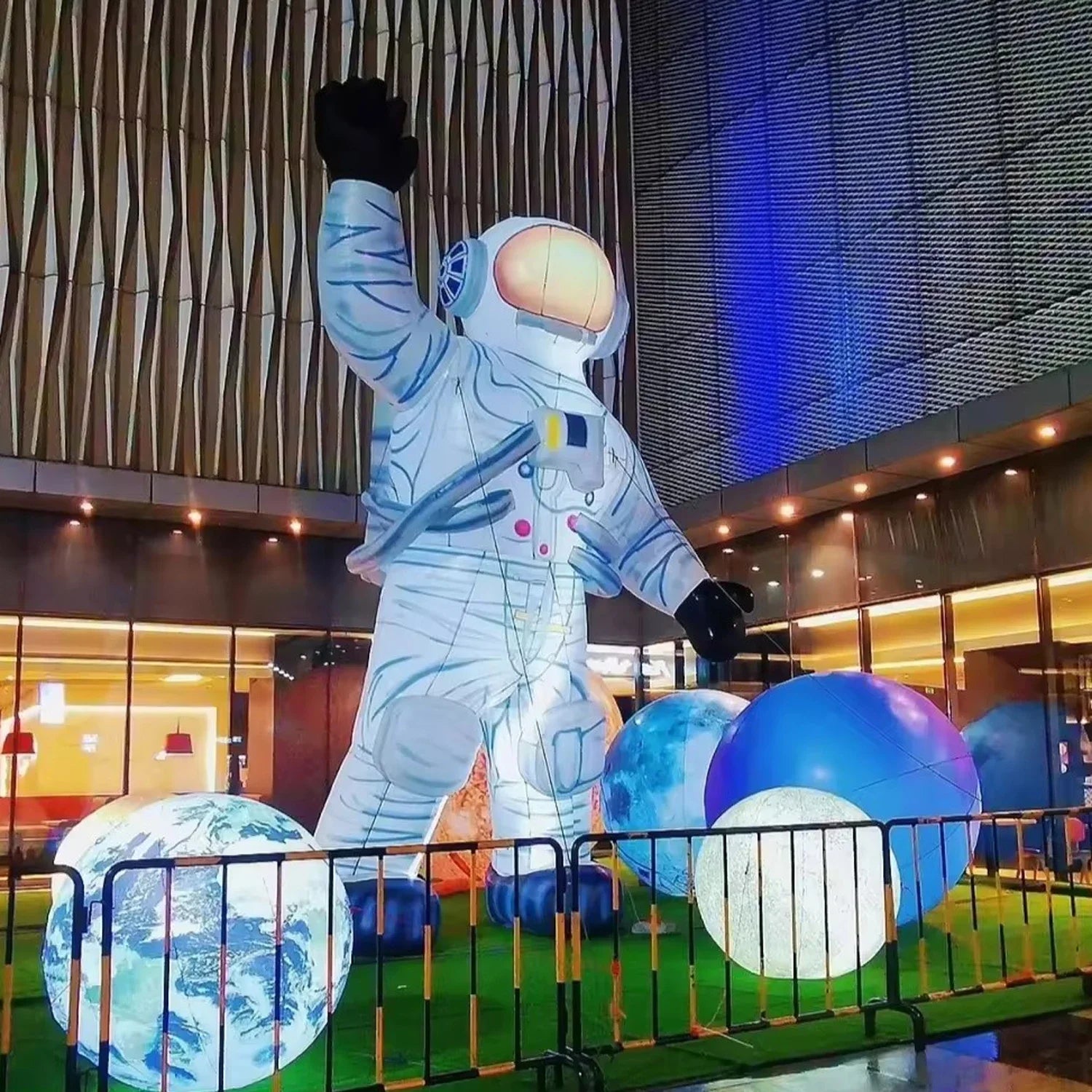 Décoration gonflable astronaute géante avec éclairage LED pour événement